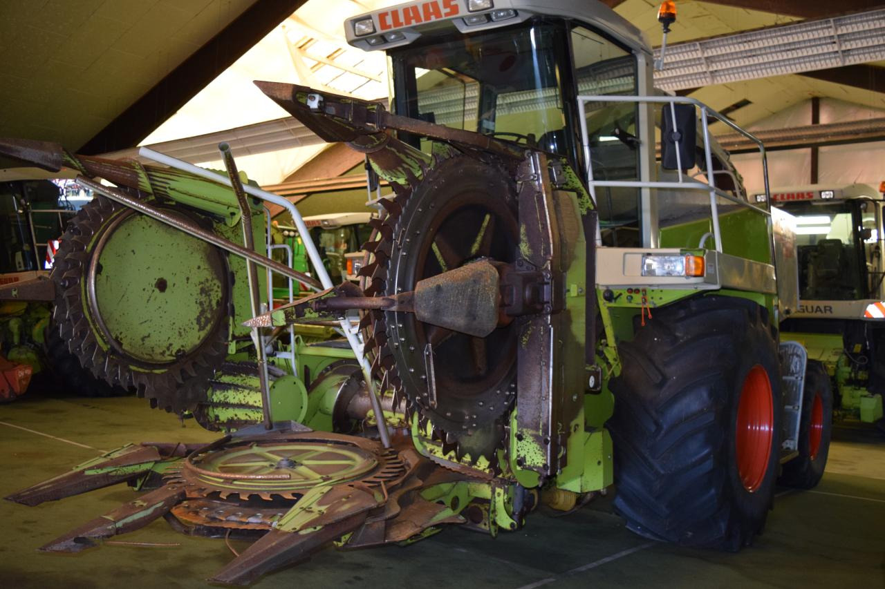 CLAAS Jaguar 820 - Silažni kombajn: slika CLAAS Jaguar 820 - Silažni kombajn CLAAS Jaguar 820 - Silažni kombajn: slika CLAAS Jaguar 820 - Silažni kombajn