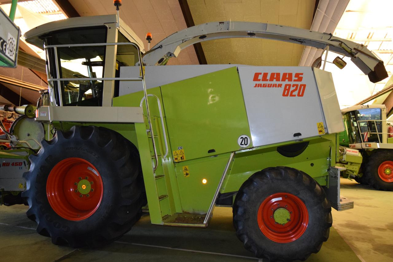 CLAAS Jaguar 820 - Silažni kombajn: slika CLAAS Jaguar 820 - Silažni kombajn CLAAS Jaguar 820 - Silažni kombajn: slika CLAAS Jaguar 820 - Silažni kombajn