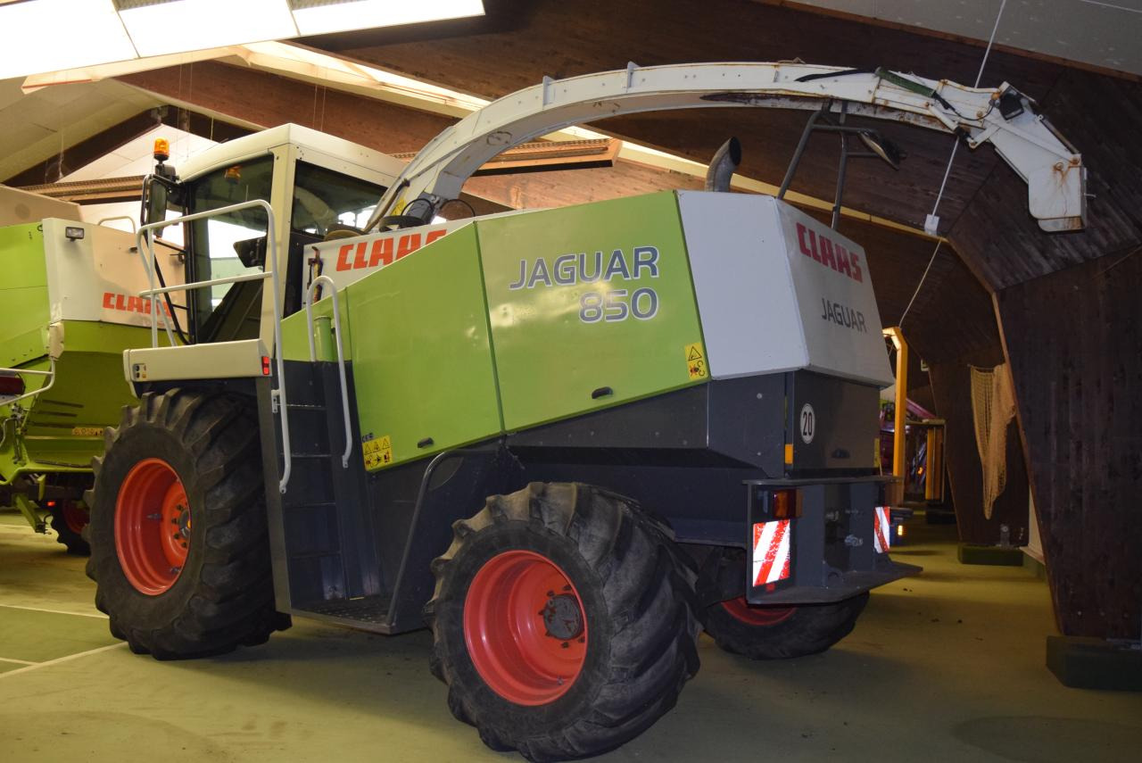CLAAS Jaguar 850 - Silažni kombajn: slika CLAAS Jaguar 850 - Silažni kombajn CLAAS Jaguar 850 - Silažni kombajn: slika CLAAS Jaguar 850 - Silažni kombajn