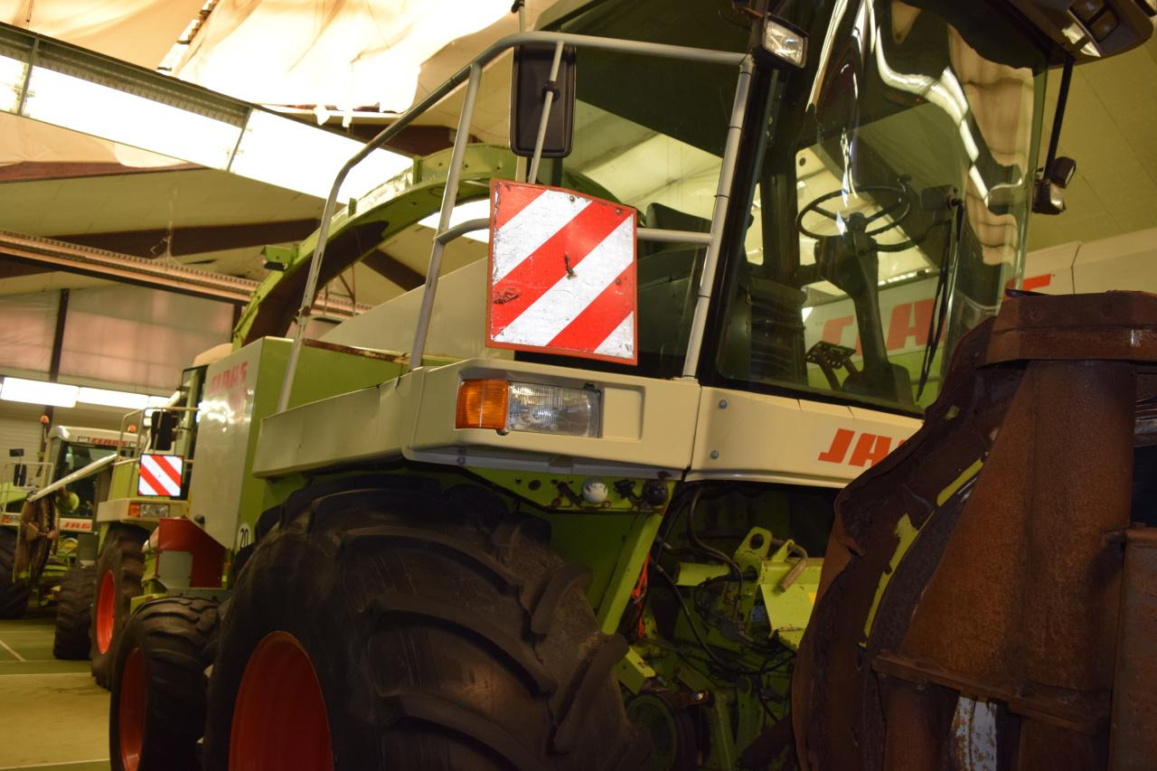 CLAAS Jaguar 860 - Silažni kombajn: slika CLAAS Jaguar 860 - Silažni kombajn CLAAS Jaguar 860 - Silažni kombajn: slika CLAAS Jaguar 860 - Silažni kombajn