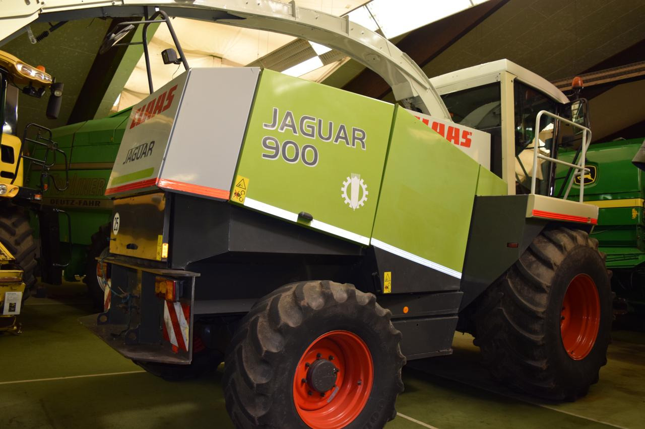 CLAAS Jaguar 900 - Silažni kombajn: slika CLAAS Jaguar 900 - Silažni kombajn CLAAS Jaguar 900 - Silažni kombajn: slika CLAAS Jaguar 900 - Silažni kombajn
