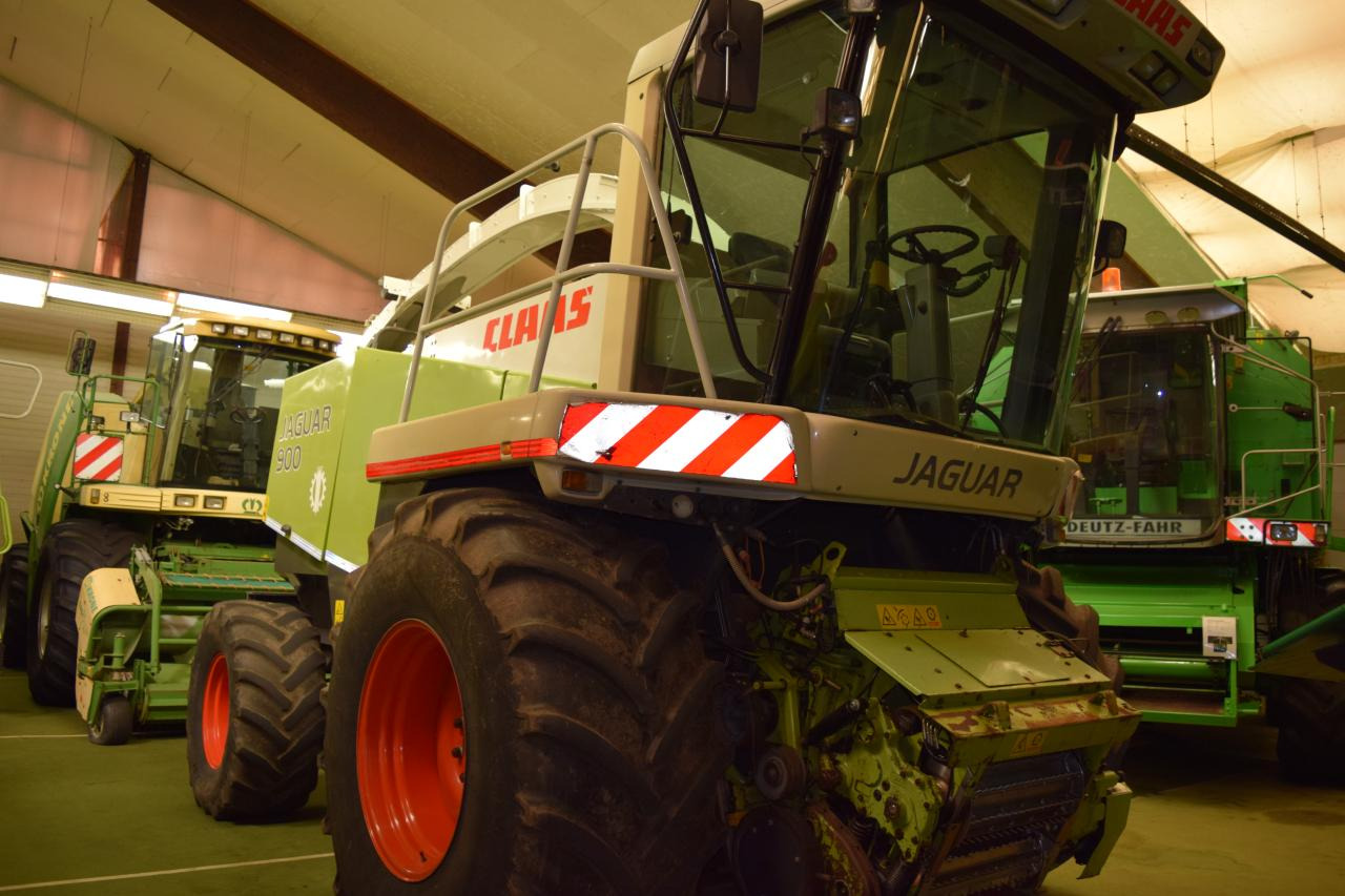 CLAAS Jaguar 900 - Silažni kombajn: slika CLAAS Jaguar 900 - Silažni kombajn CLAAS Jaguar 900 - Silažni kombajn: slika CLAAS Jaguar 900 - Silažni kombajn