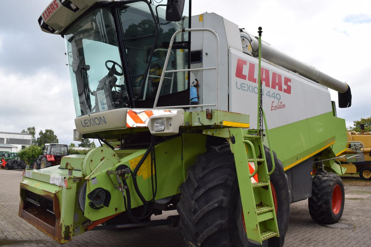 CLAAS Lexion 440 Evolution - Kombajn za žetvu: slika CLAAS Lexion 440 Evolution - Kombajn za žetvu CLAAS Lexion 440 Evolution - Kombajn za žetvu: slika CLAAS Lexion 440 Evolution - Kombajn za žetvu