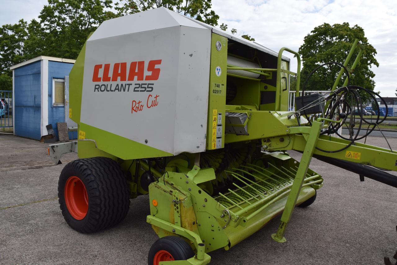 CLAAS Rollant 255 RC - Rolo balirka: slika CLAAS Rollant 255 RC - Rolo balirka CLAAS Rollant 255 RC - Rolo balirka: slika CLAAS Rollant 255 RC - Rolo balirka