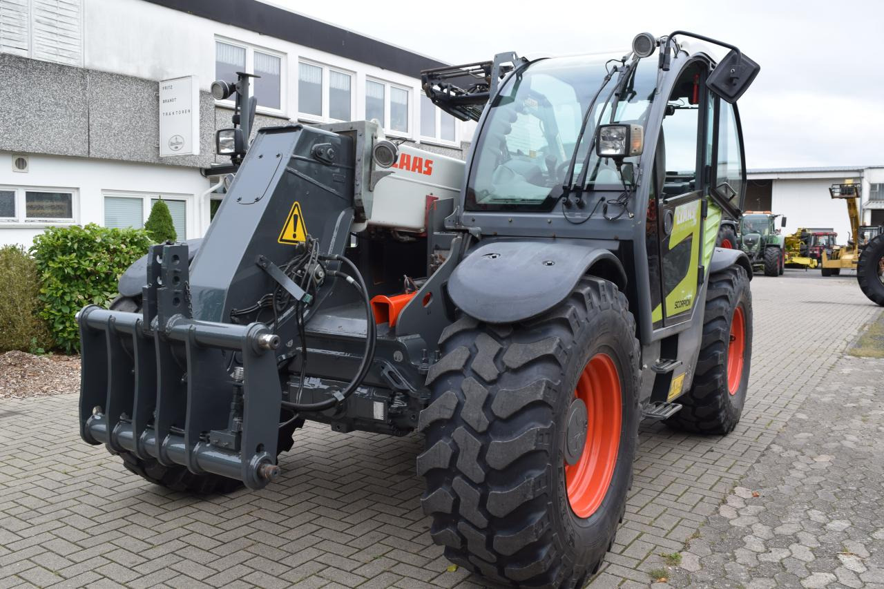 CLAAS SCORPION 7044 - Teleskopski rukovatelj: slika CLAAS SCORPION 7044 - Teleskopski rukovatelj CLAAS SCORPION 7044 - Teleskopski rukovatelj: slika CLAAS SCORPION 7044 - Teleskopski rukovatelj