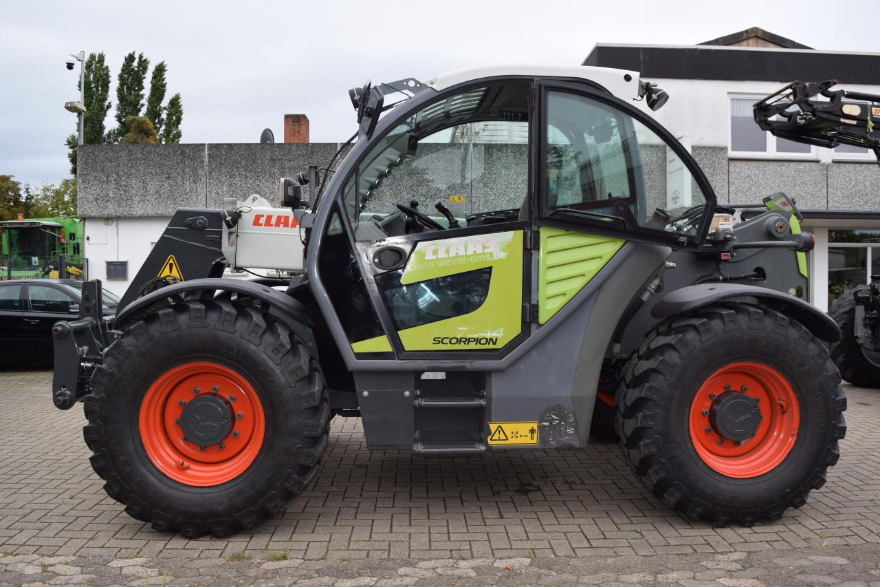 CLAAS SCORPION 7044 - Teleskopski rukovatelj: slika CLAAS SCORPION 7044 - Teleskopski rukovatelj CLAAS SCORPION 7044 - Teleskopski rukovatelj: slika CLAAS SCORPION 7044 - Teleskopski rukovatelj