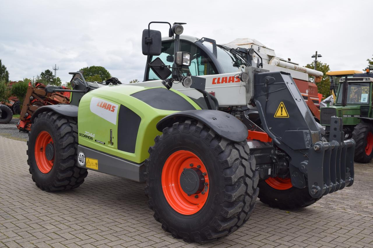 CLAAS SCORPION 7044 - Teleskopski rukovatelj: slika CLAAS SCORPION 7044 - Teleskopski rukovatelj CLAAS SCORPION 7044 - Teleskopski rukovatelj: slika CLAAS SCORPION 7044 - Teleskopski rukovatelj