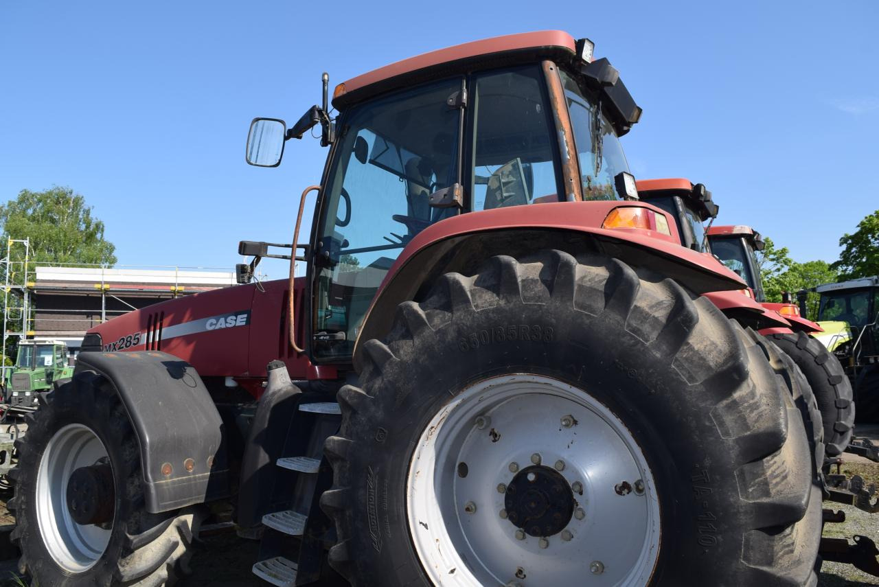 Case-IH MX 230 Magnum - Traktor: slika Case-IH MX 230 Magnum - Traktor Case-IH MX 230 Magnum - Traktor: slika Case-IH MX 230 Magnum - Traktor