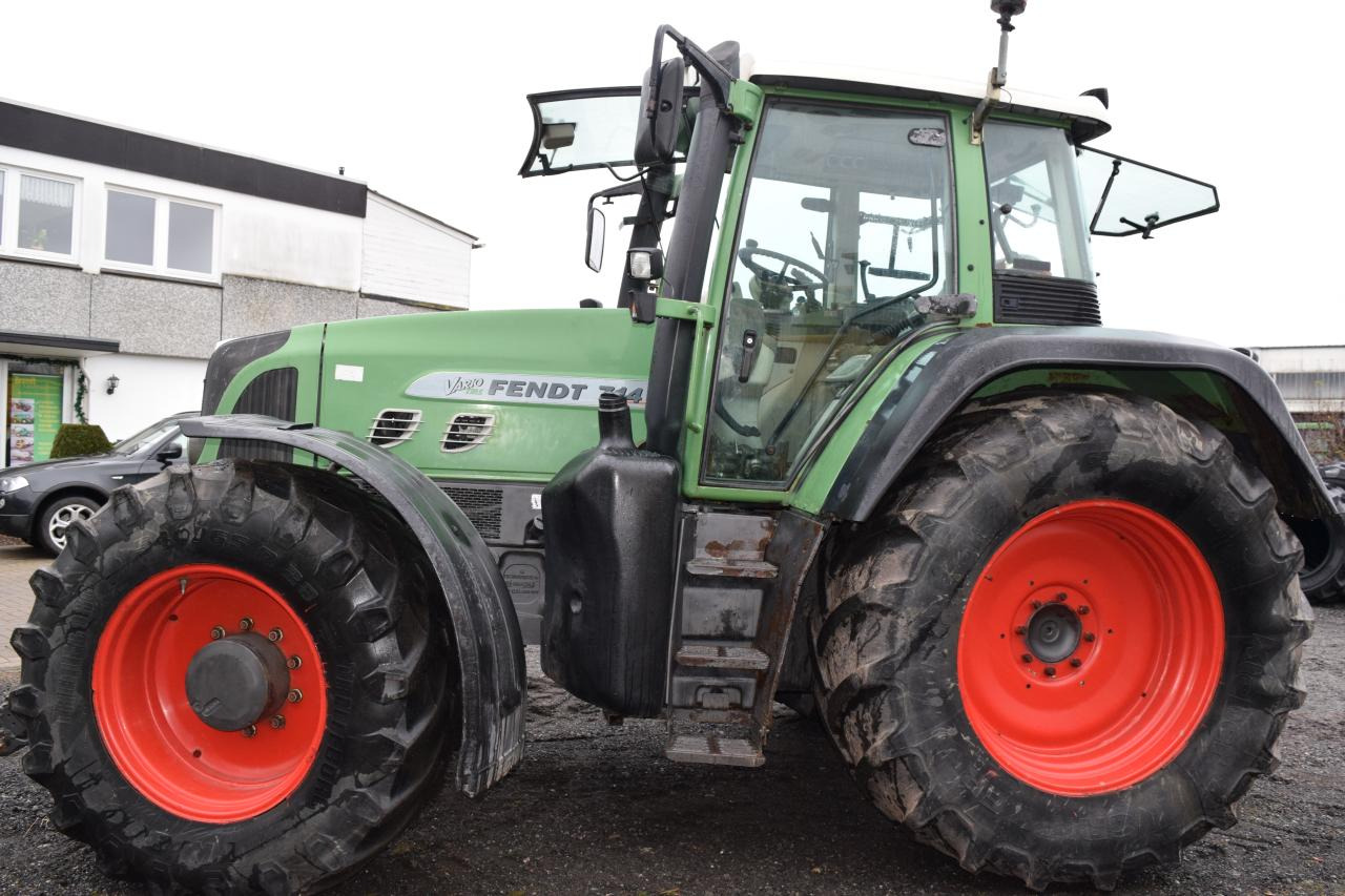 Fendt 714 Vario TMS - Traktor: slika Fendt 714 Vario TMS - Traktor Fendt 714 Vario TMS - Traktor: slika Fendt 714 Vario TMS - Traktor