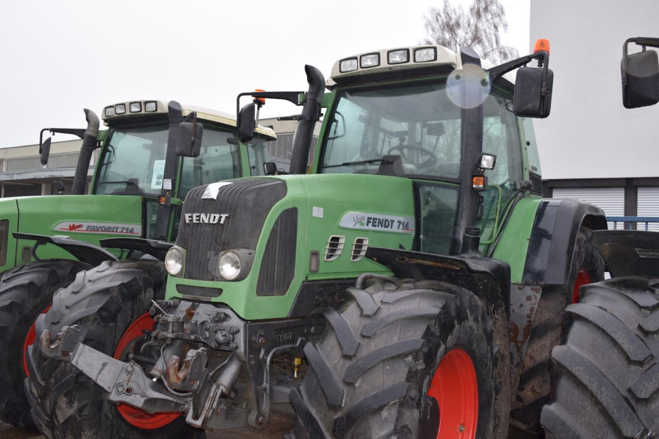 Fendt 714 Vario TMS - Traktor: slika Fendt 714 Vario TMS - Traktor Fendt 714 Vario TMS - Traktor: slika Fendt 714 Vario TMS - Traktor