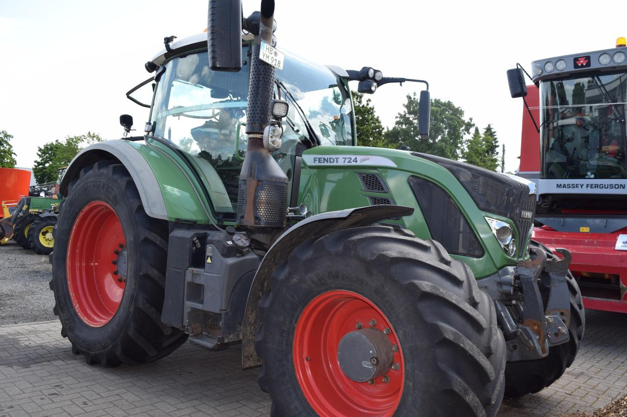 Fendt 724 Vario TMS SCR ProfiPlus - Traktor: slika Fendt 724 Vario TMS SCR ProfiPlus - Traktor Fendt 724 Vario TMS SCR ProfiPlus - Traktor: slika Fendt 724 Vario TMS SCR ProfiPlus - Traktor