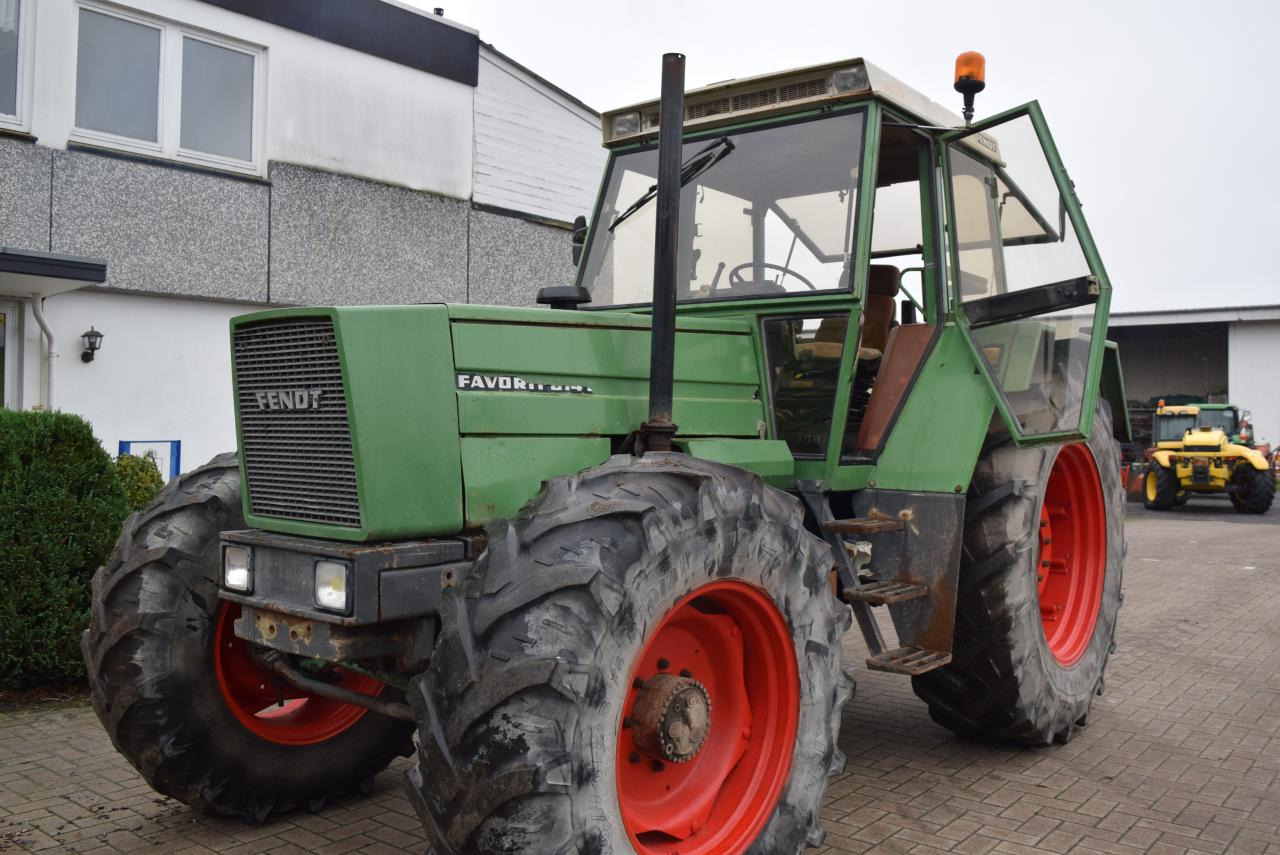 Fendt Favorit 614 LS Turbo - Traktor: slika Fendt Favorit 614 LS Turbo - Traktor Fendt Favorit 614 LS Turbo - Traktor: slika Fendt Favorit 614 LS Turbo - Traktor