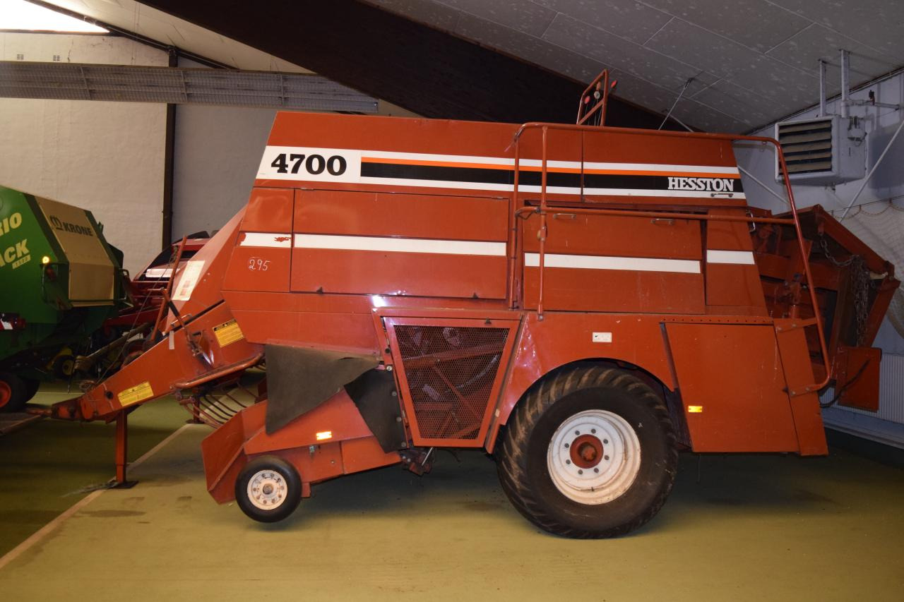 Fiat Hesston 4700 - Kvadratna balirka: slika Fiat Hesston 4700 - Kvadratna balirka Fiat Hesston 4700 - Kvadratna balirka: slika Fiat Hesston 4700 - Kvadratna balirka
