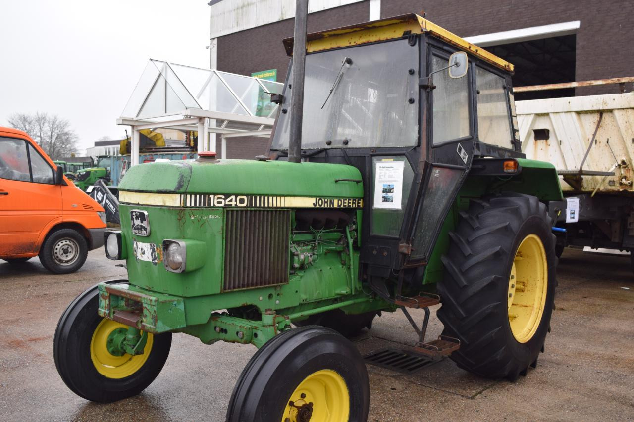 John Deere 1640 - Traktor: slika John Deere 1640 - Traktor John Deere 1640 - Traktor: slika John Deere 1640 - Traktor