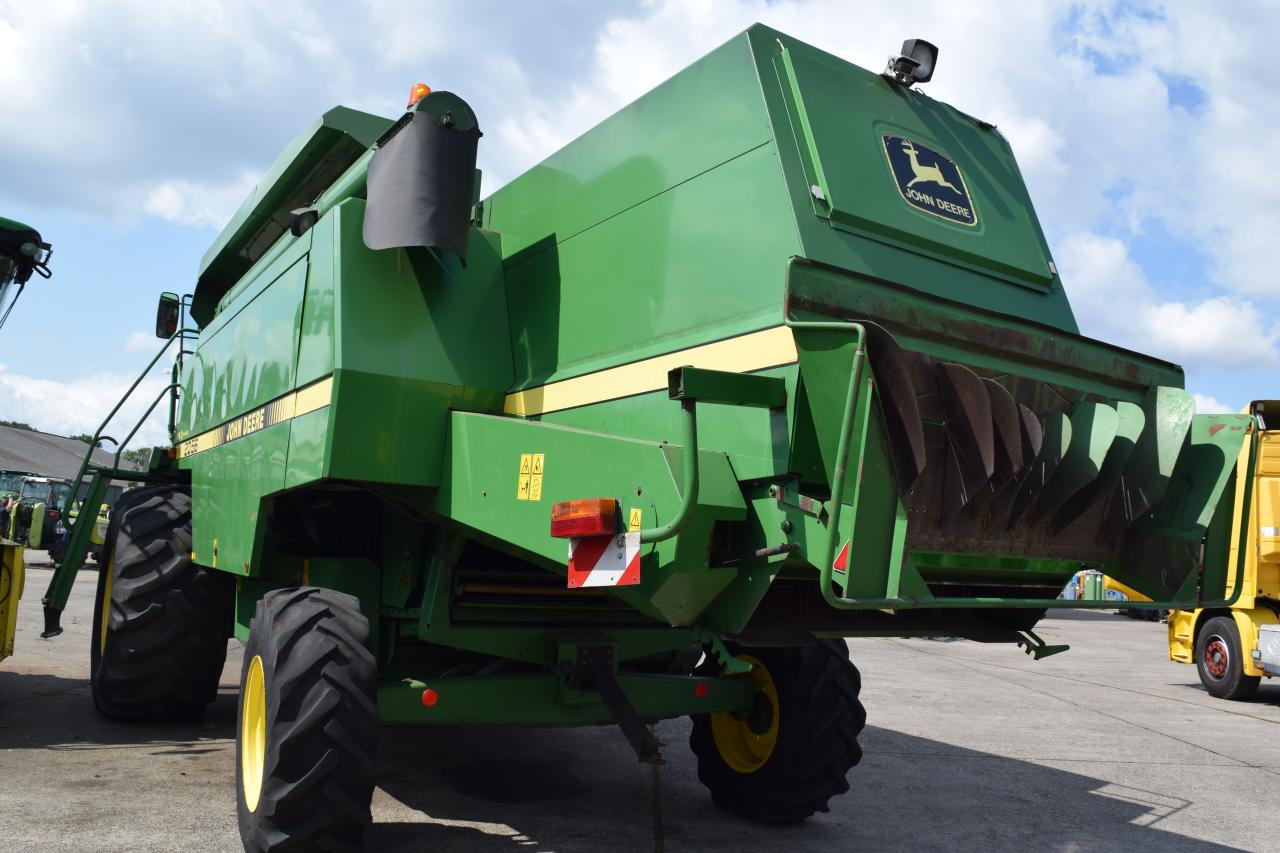 John Deere 2056 - Kombajn za žetvu: slika John Deere 2056 - Kombajn za žetvu John Deere 2056 - Kombajn za žetvu: slika John Deere 2056 - Kombajn za žetvu