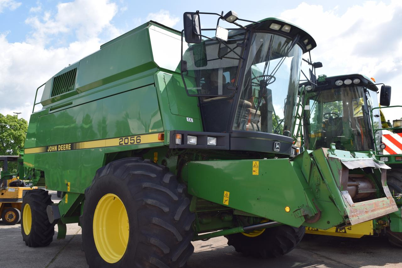 John Deere 2056 - Kombajn za žetvu: slika John Deere 2056 - Kombajn za žetvu John Deere 2056 - Kombajn za žetvu: slika John Deere 2056 - Kombajn za žetvu