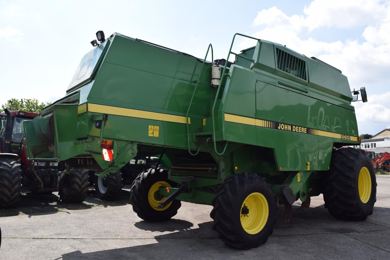 John Deere 2056 - Kombajn za žetvu: slika John Deere 2056 - Kombajn za žetvu John Deere 2056 - Kombajn za žetvu: slika John Deere 2056 - Kombajn za žetvu