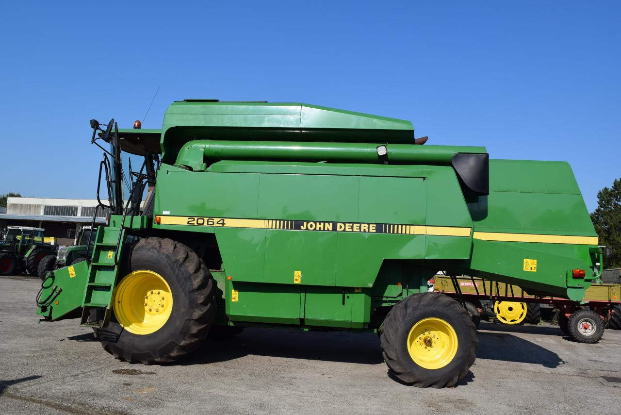 John Deere 2064 - Kombajn za žetvu: slika John Deere 2064 - Kombajn za žetvu John Deere 2064 - Kombajn za žetvu: slika John Deere 2064 - Kombajn za žetvu