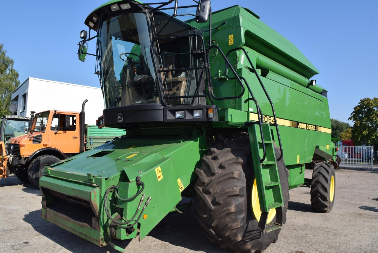 John Deere 2064 - Kombajn za žetvu: slika John Deere 2064 - Kombajn za žetvu John Deere 2064 - Kombajn za žetvu: slika John Deere 2064 - Kombajn za žetvu