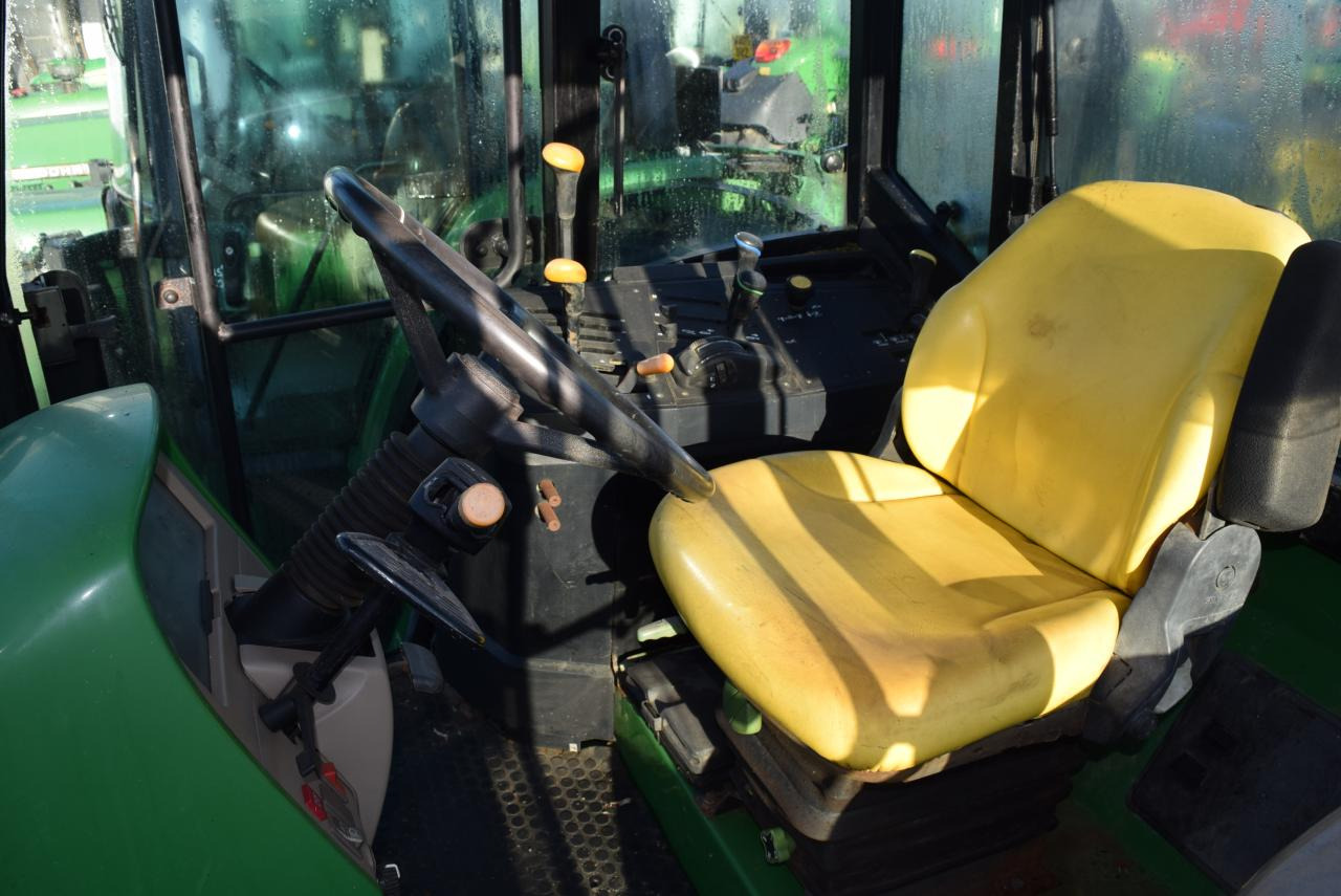 Traktor John Deere 6130: slika Traktor John Deere 6130 Traktor John Deere 6130: slika Traktor John Deere 6130