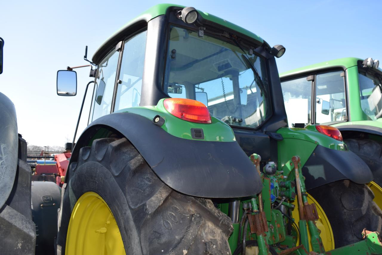 John Deere 6330 - Traktor: slika John Deere 6330 - Traktor John Deere 6330 - Traktor: slika John Deere 6330 - Traktor