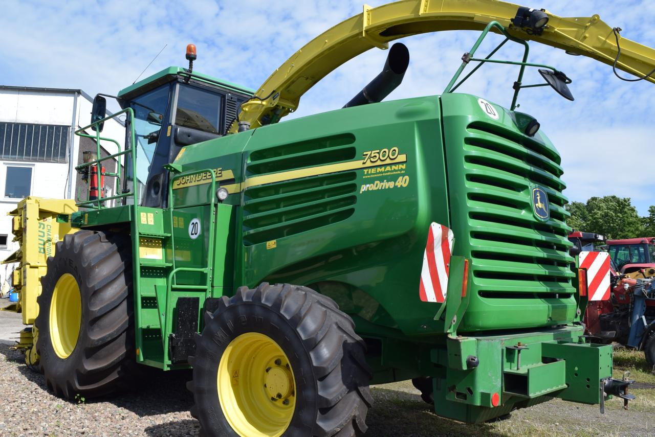 John Deere 7400 - Silažni kombajn: slika John Deere 7400 - Silažni kombajn John Deere 7400 - Silažni kombajn: slika John Deere 7400 - Silažni kombajn