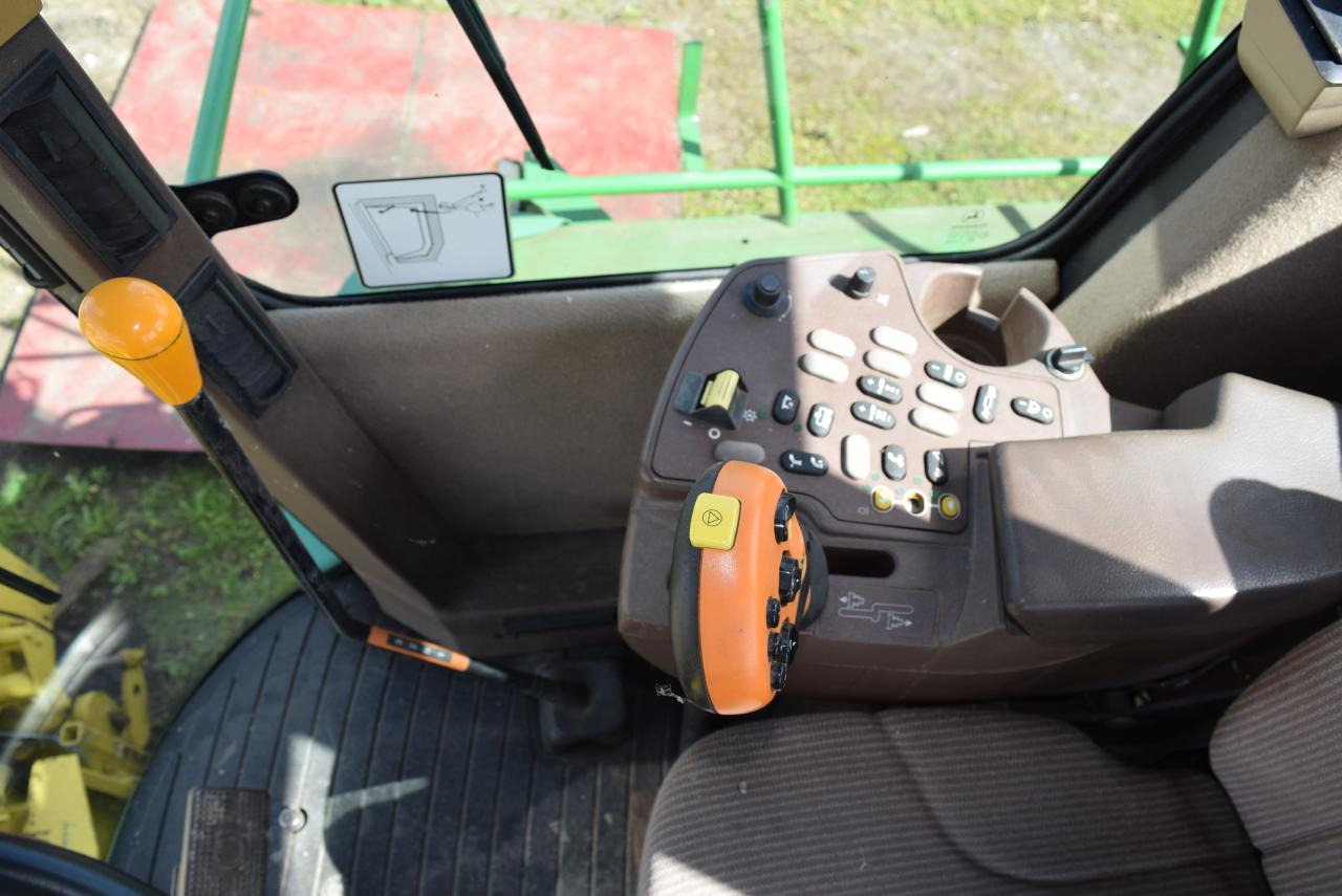 Silažni kombajn John Deere 7400: slika Silažni kombajn John Deere 7400