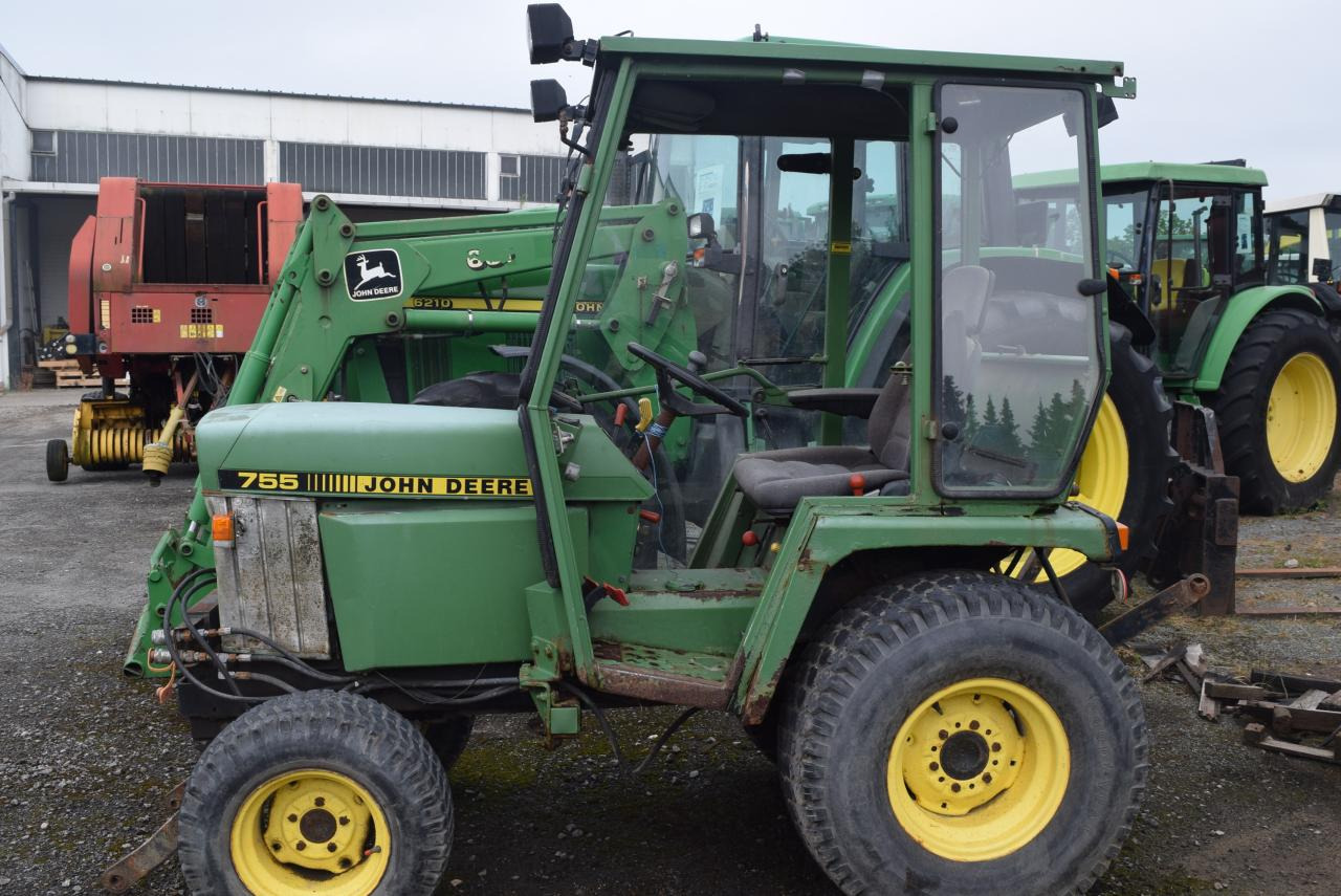 John Deere 755 - Traktor: slika John Deere 755 - Traktor John Deere 755 - Traktor: slika John Deere 755 - Traktor