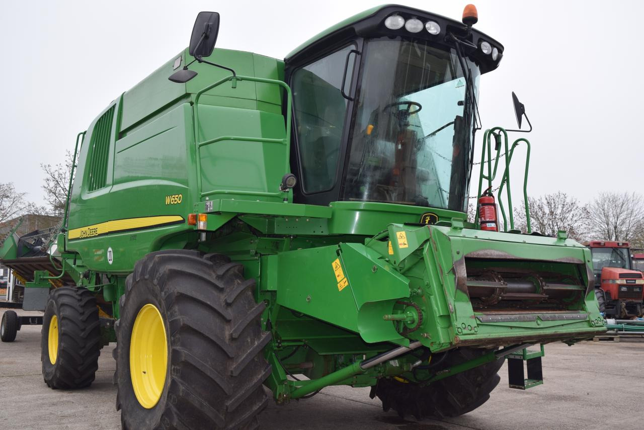 John Deere W 650 - Kombajn za žetvu: slika John Deere W 650 - Kombajn za žetvu John Deere W 650 - Kombajn za žetvu: slika John Deere W 650 - Kombajn za žetvu