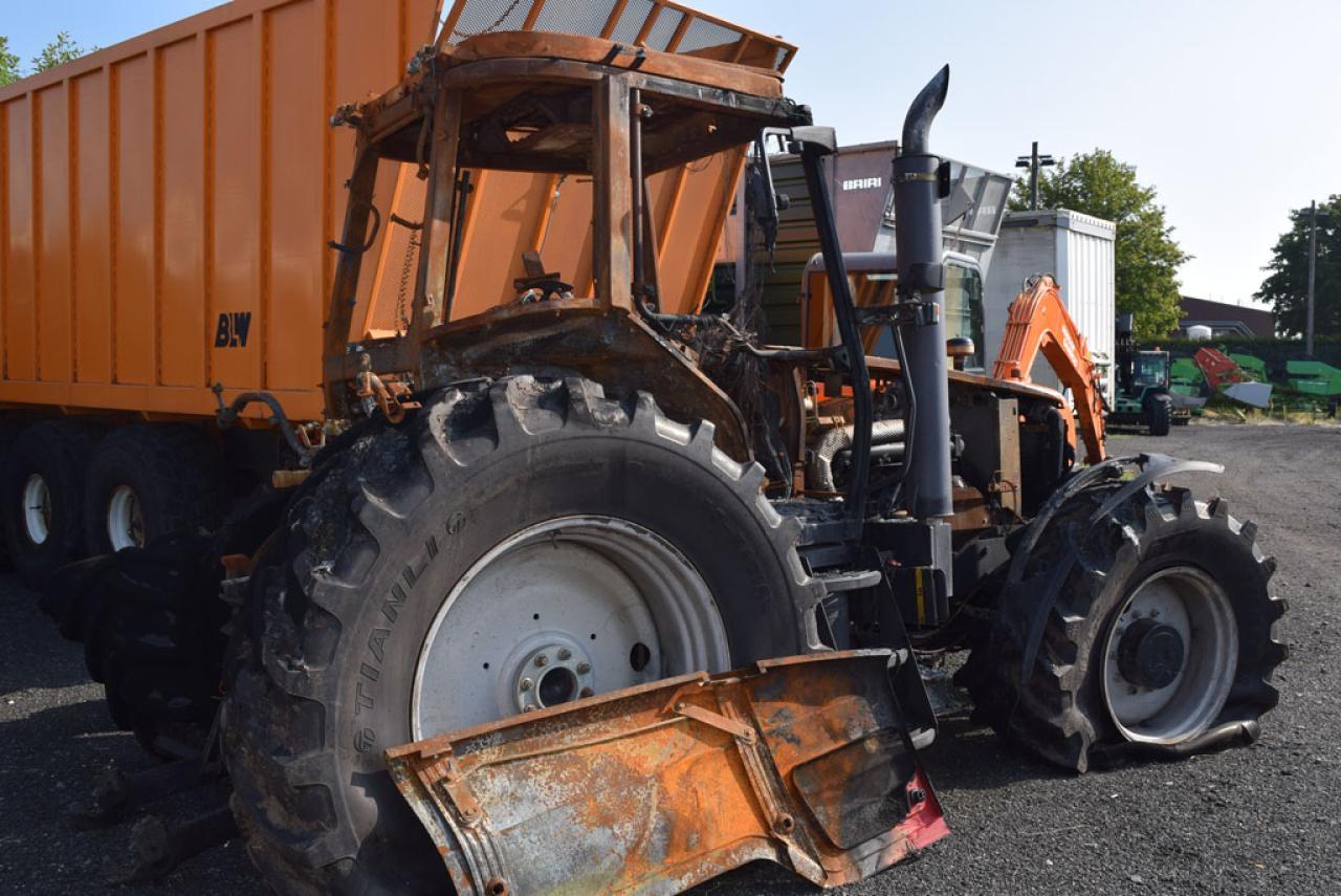 Massey Ferguson 6480 *Brandschaden* - Traktor: slika Massey Ferguson 6480 *Brandschaden* - Traktor Massey Ferguson 6480 *Brandschaden* - Traktor: slika Massey Ferguson 6480 *Brandschaden* - Traktor