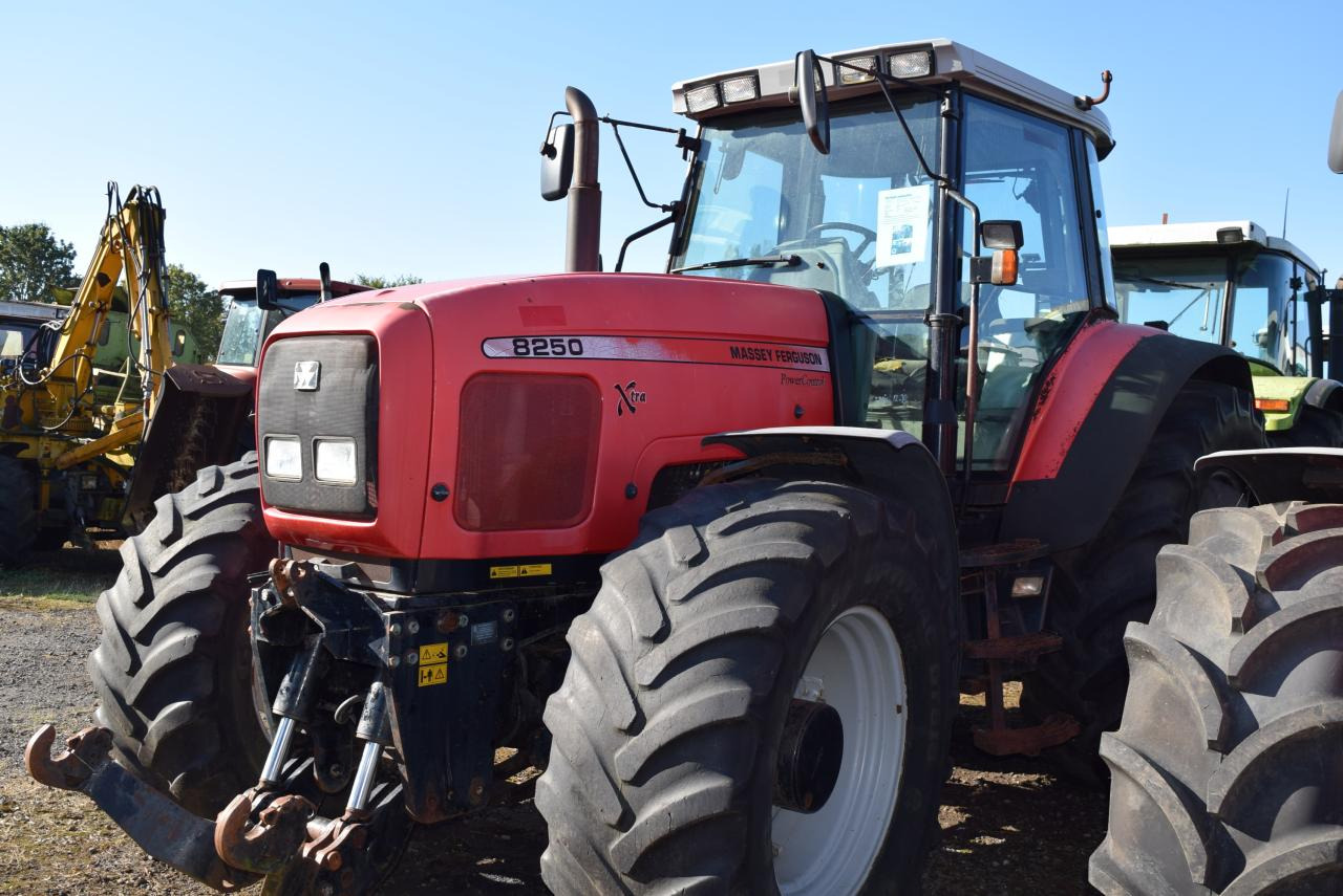 Massey Ferguson MF 8250 - Traktor: slika Massey Ferguson MF 8250 - Traktor Massey Ferguson MF 8250 - Traktor: slika Massey Ferguson MF 8250 - Traktor