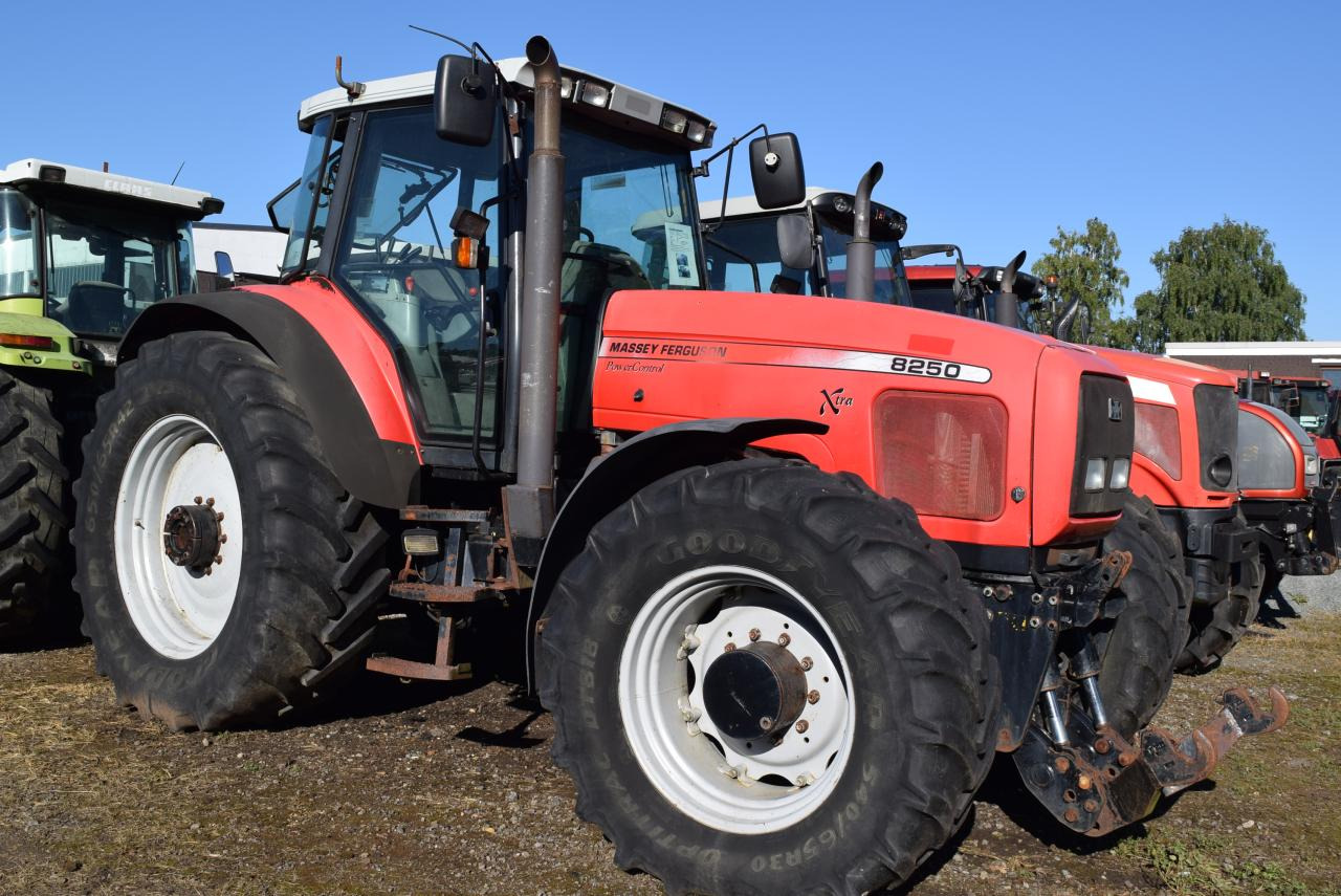 Massey Ferguson MF 8250 - Traktor: slika Massey Ferguson MF 8250 - Traktor Massey Ferguson MF 8250 - Traktor: slika Massey Ferguson MF 8250 - Traktor