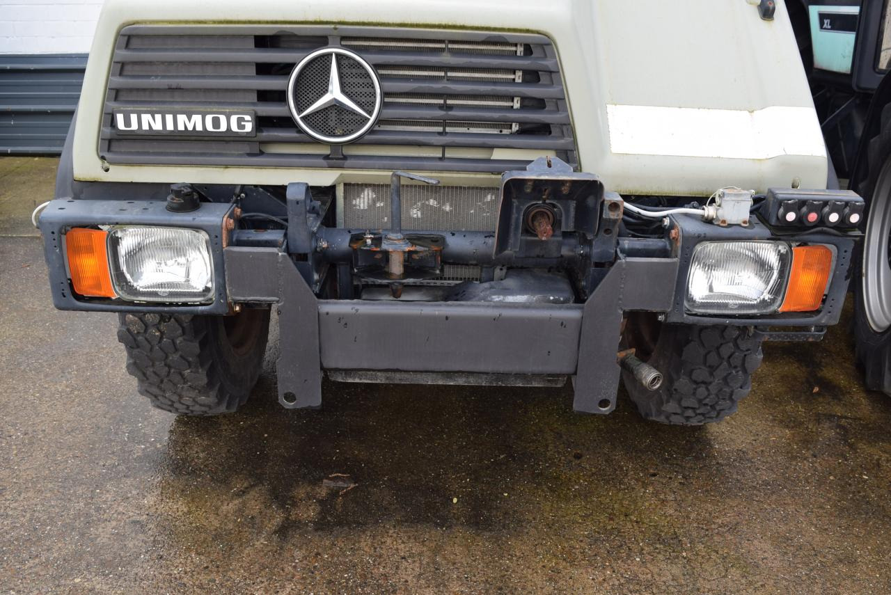 Mercedes-Benz Unimog U 90 - Traktor: slika Mercedes-Benz Unimog U 90 - Traktor Mercedes-Benz Unimog U 90 - Traktor: slika Mercedes-Benz Unimog U 90 - Traktor