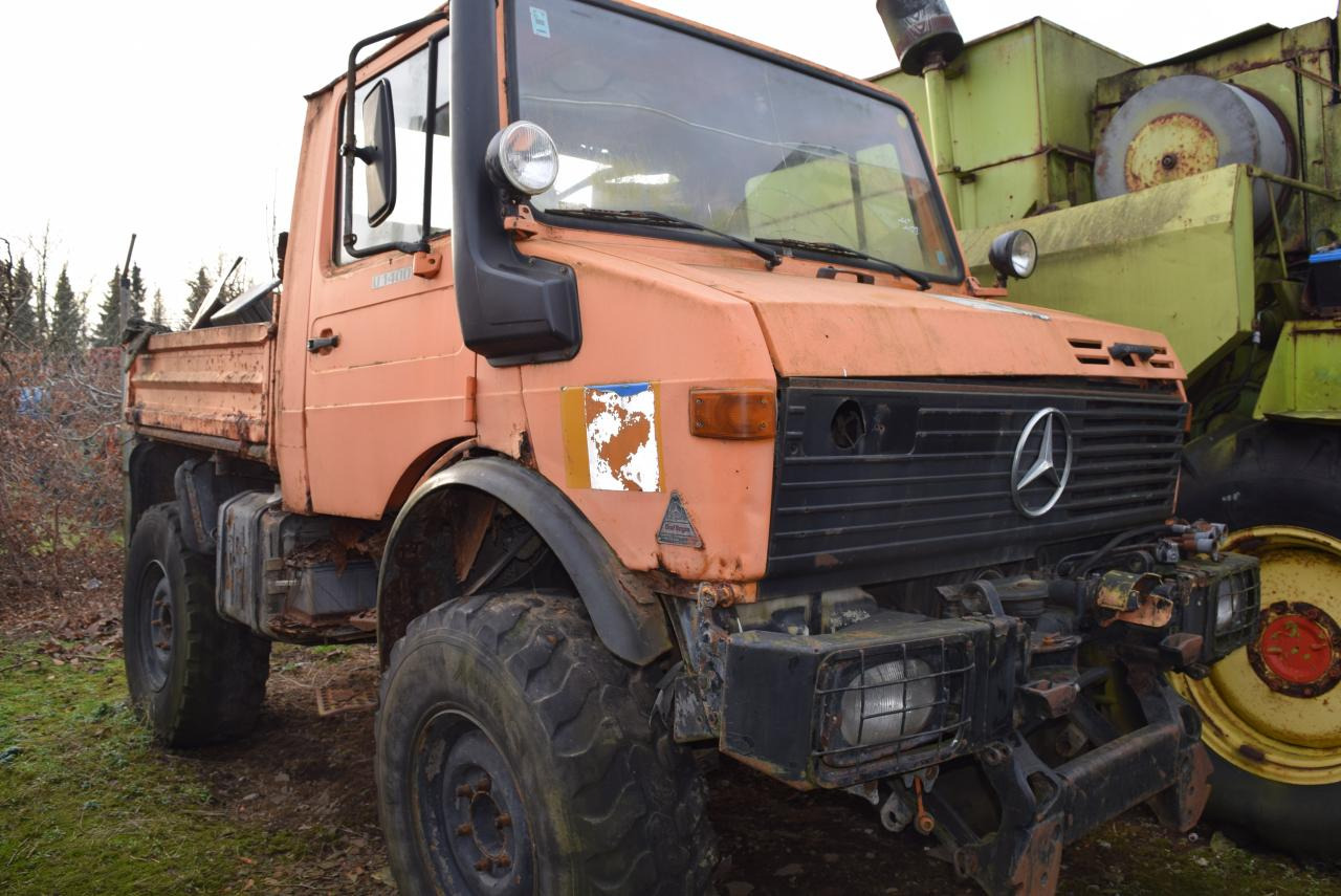 Mercedes-Benz Unimog U1200 - Traktor: slika Mercedes-Benz Unimog U1200 - Traktor Mercedes-Benz Unimog U1200 - Traktor: slika Mercedes-Benz Unimog U1200 - Traktor