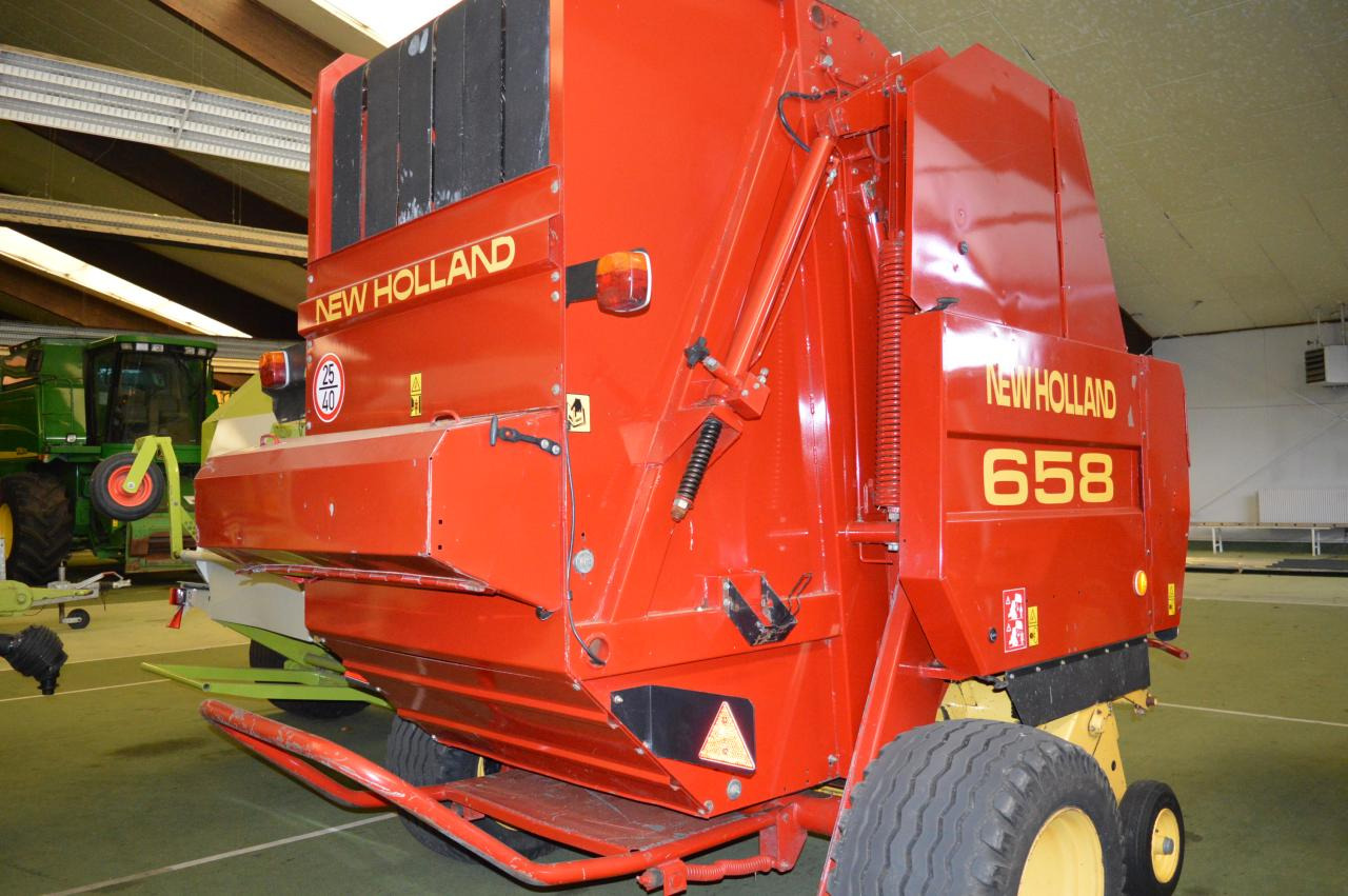New Holland 658 - Rolo balirka: slika New Holland 658 - Rolo balirka New Holland 658 - Rolo balirka: slika New Holland 658 - Rolo balirka