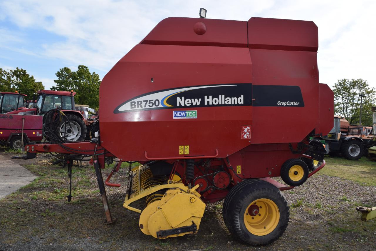 New Holland BR 750 CropCutter - Rolo balirka: slika New Holland BR 750 CropCutter - Rolo balirka New Holland BR 750 CropCutter - Rolo balirka: slika New Holland BR 750 CropCutter - Rolo balirka
