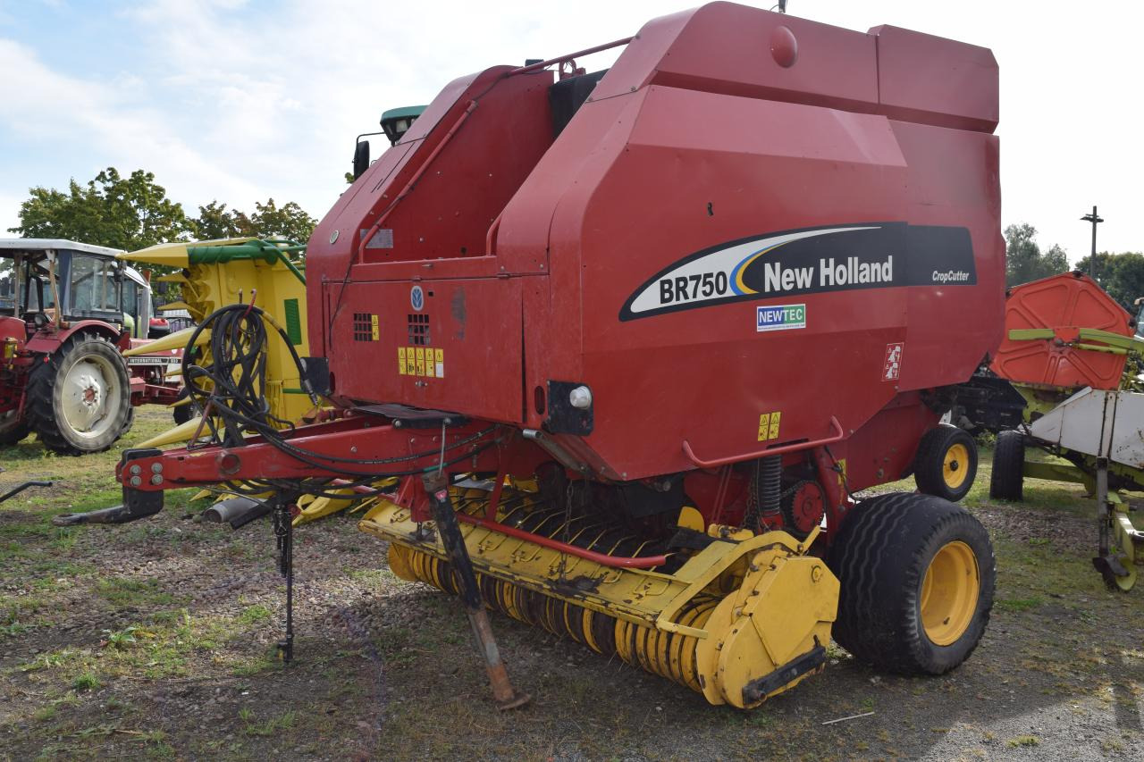 New Holland BR 750 CropCutter - Rolo balirka: slika New Holland BR 750 CropCutter - Rolo balirka New Holland BR 750 CropCutter - Rolo balirka: slika New Holland BR 750 CropCutter - Rolo balirka
