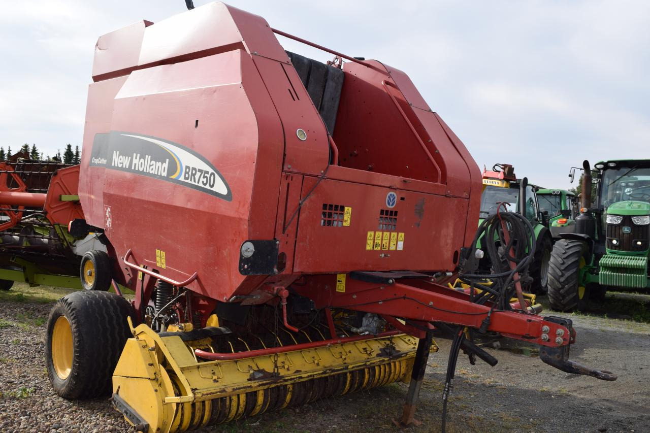 New Holland BR 750 CropCutter - Rolo balirka: slika New Holland BR 750 CropCutter - Rolo balirka New Holland BR 750 CropCutter - Rolo balirka: slika New Holland BR 750 CropCutter - Rolo balirka