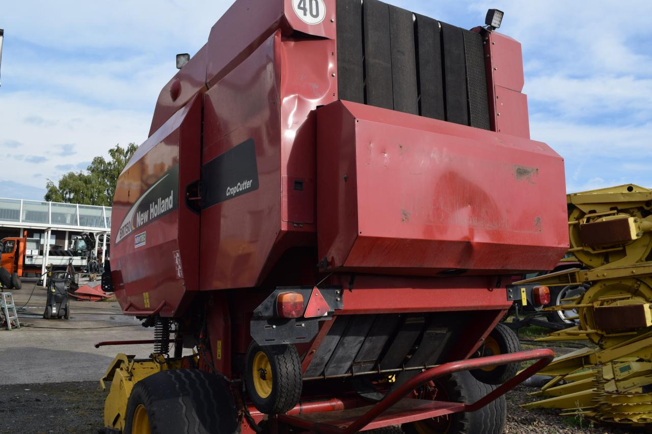 New Holland BR 750 CropCutter - Rolo balirka: slika New Holland BR 750 CropCutter - Rolo balirka New Holland BR 750 CropCutter - Rolo balirka: slika New Holland BR 750 CropCutter - Rolo balirka