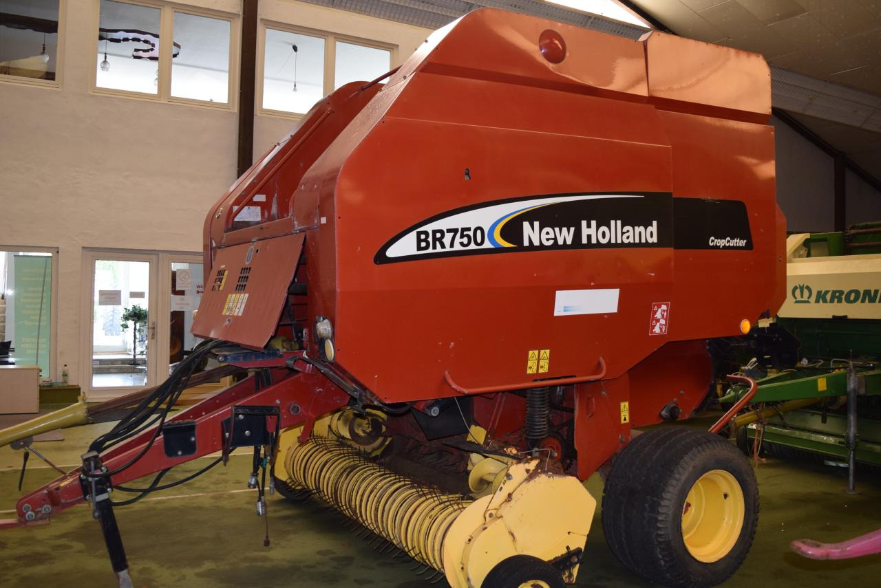 New Holland BR 750 CropCutter - Rolo balirka: slika New Holland BR 750 CropCutter - Rolo balirka New Holland BR 750 CropCutter - Rolo balirka: slika New Holland BR 750 CropCutter - Rolo balirka