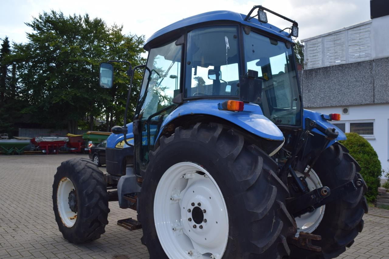 New Holland TD 5040 - Traktor: slika New Holland TD 5040 - Traktor New Holland TD 5040 - Traktor: slika New Holland TD 5040 - Traktor