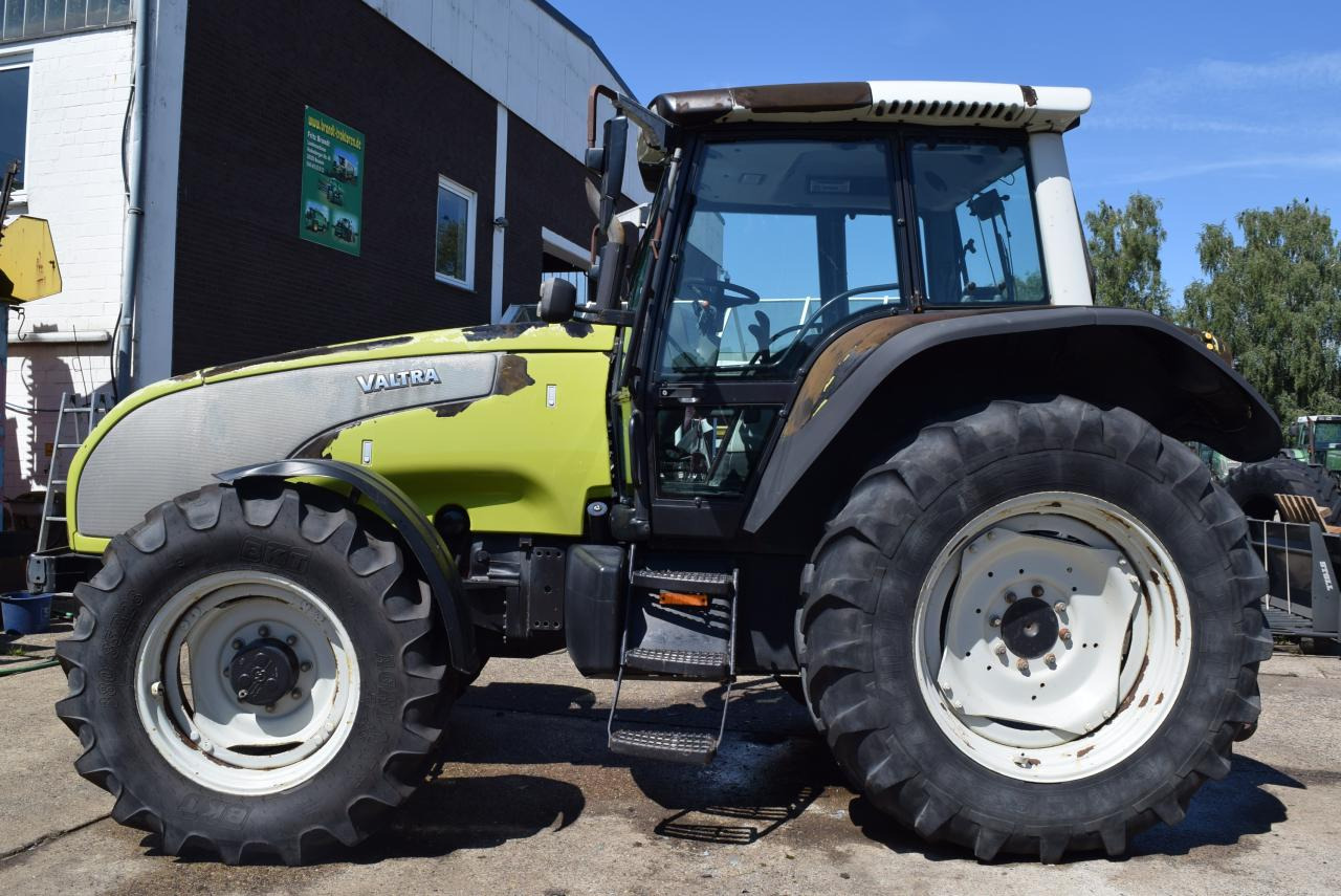 Valtra T120 - Traktor: slika Valtra T120 - Traktor Valtra T120 - Traktor: slika Valtra T120 - Traktor