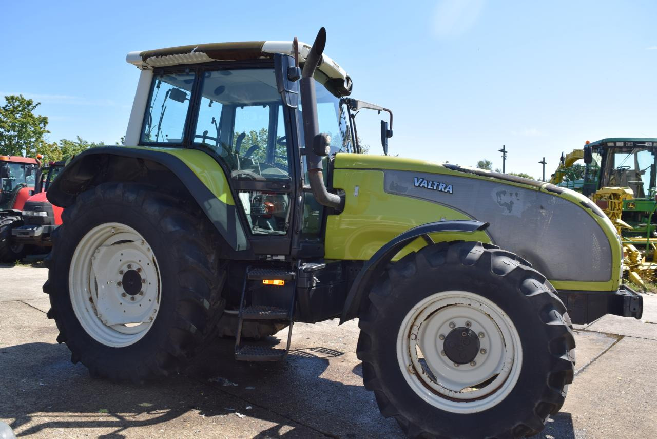 Valtra T120 - Traktor: slika Valtra T120 - Traktor Valtra T120 - Traktor: slika Valtra T120 - Traktor