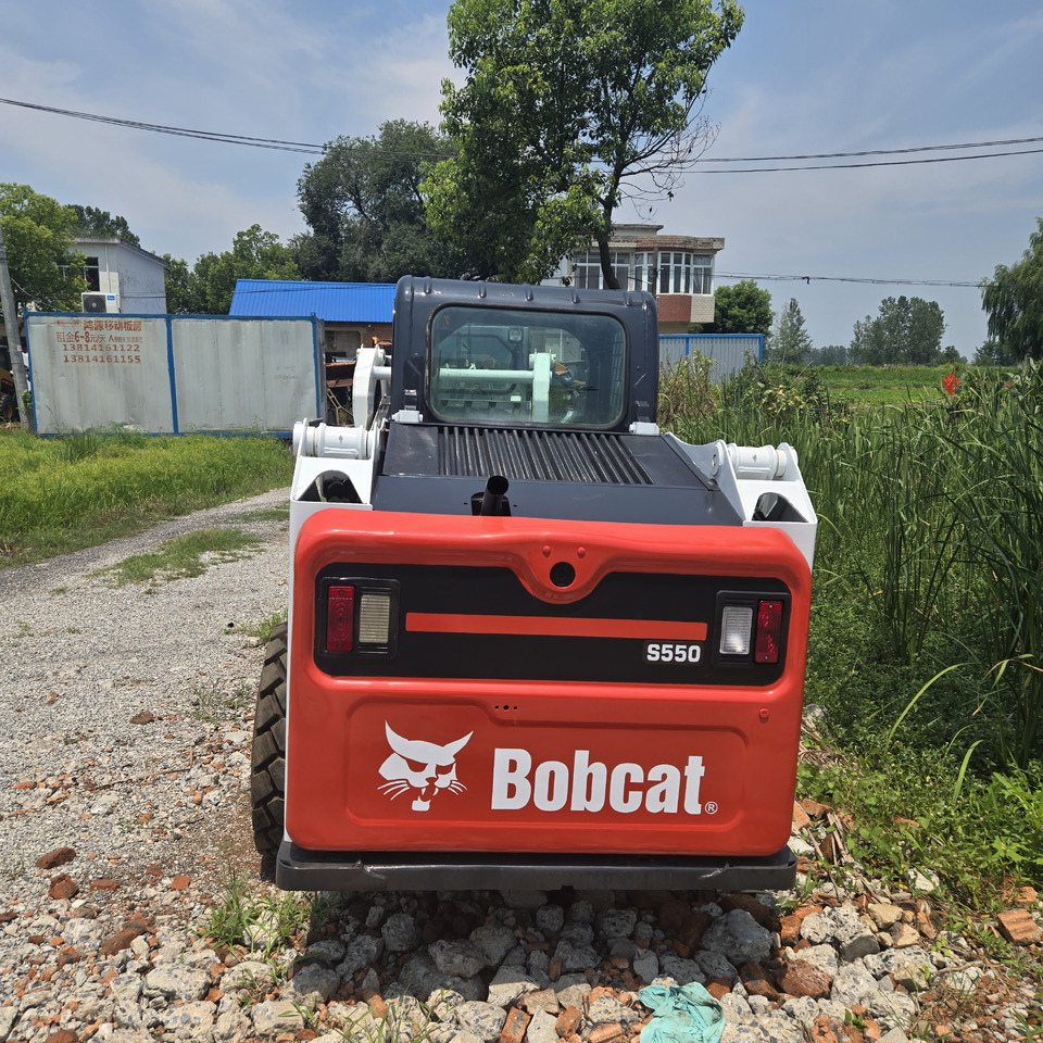 BOBCAT S550 - Mini utovarivač: slika BOBCAT S550 - Mini utovarivač BOBCAT S550 - Mini utovarivač: slika BOBCAT S550 - Mini utovarivač