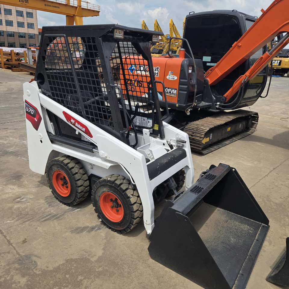 BOBCAT S70 - Mini utovarivač: slika BOBCAT S70 - Mini utovarivač BOBCAT S70 - Mini utovarivač: slika BOBCAT S70 - Mini utovarivač