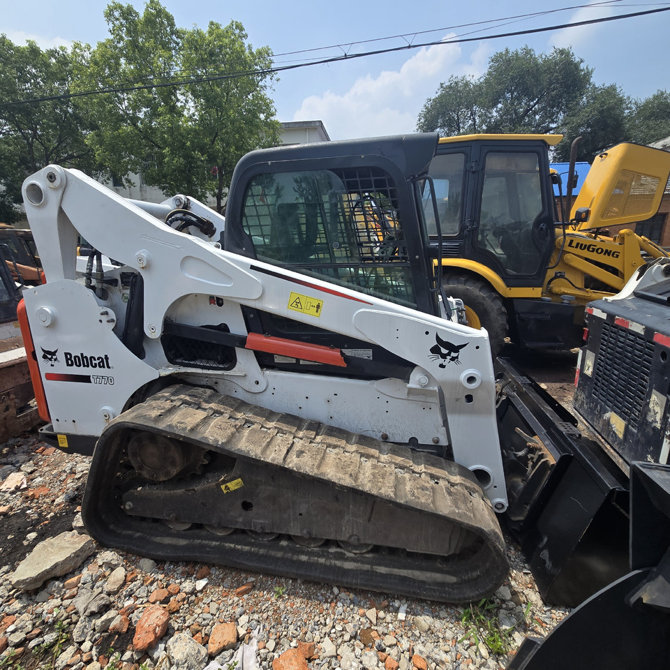 BOBCAT T770 - Mini utovarivač: slika BOBCAT T770 - Mini utovarivač BOBCAT T770 - Mini utovarivač: slika BOBCAT T770 - Mini utovarivač