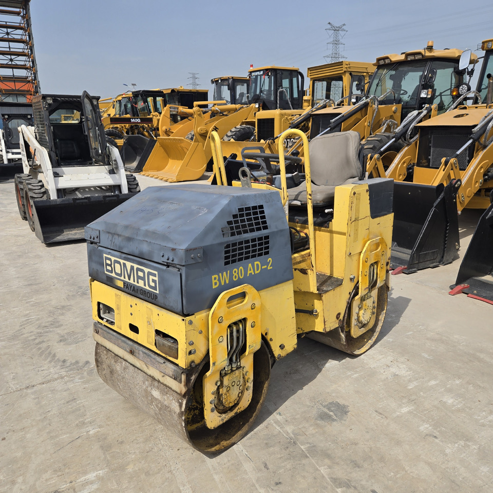 BOMAG BW80 - Kompaktor: slika BOMAG BW80 - Kompaktor BOMAG BW80 - Kompaktor: slika BOMAG BW80 - Kompaktor