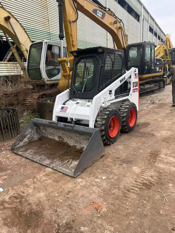 Bobcat S130 - Mini utovarivač: slika Bobcat S130 - Mini utovarivač Bobcat S130 - Mini utovarivač: slika Bobcat S130 - Mini utovarivač