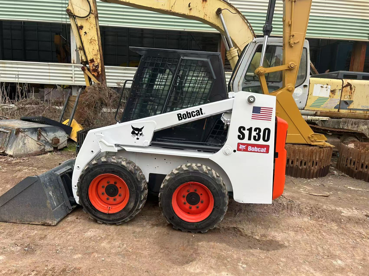 Bobcat S130 - Mini utovarivač: slika Bobcat S130 - Mini utovarivač Bobcat S130 - Mini utovarivač: slika Bobcat S130 - Mini utovarivač