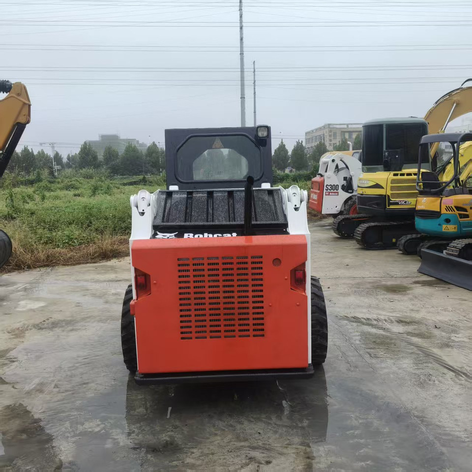 Bobcat S300 - Mini utovarivač: slika Bobcat S300 - Mini utovarivač Bobcat S300 - Mini utovarivač: slika Bobcat S300 - Mini utovarivač